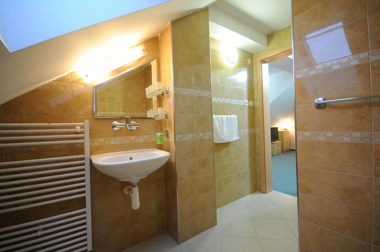 Penzion Adika Mýto pod Ďumbierom Extérieur photo