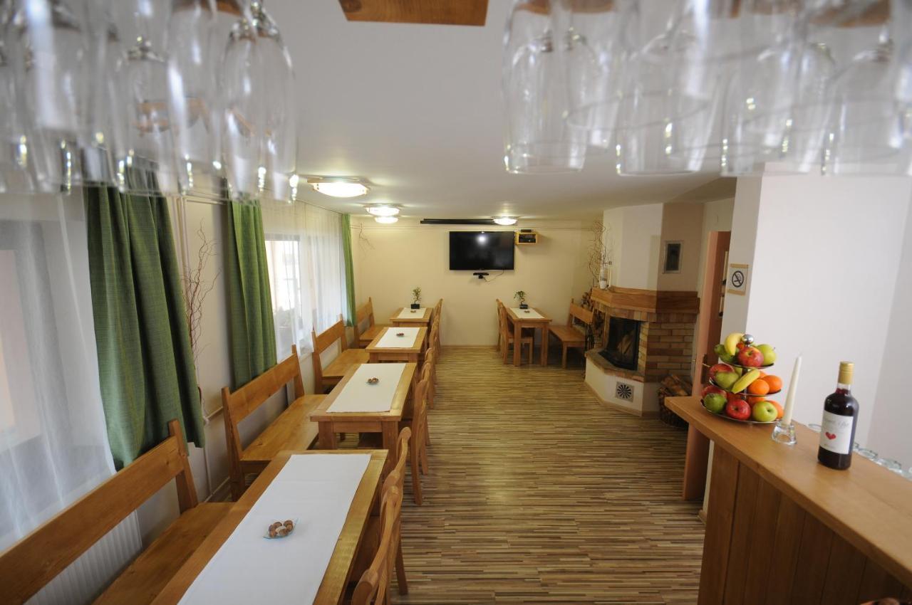 Penzion Adika Mýto pod Ďumbierom Extérieur photo