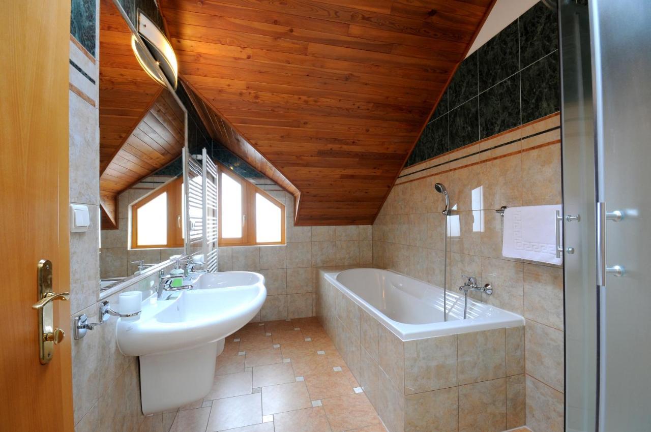 Penzion Adika Mýto pod Ďumbierom Extérieur photo