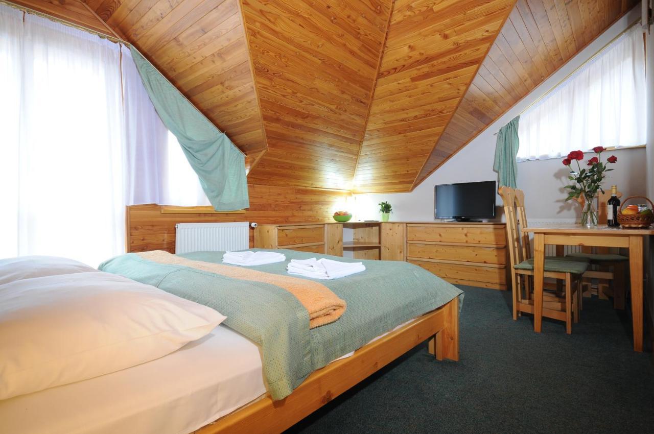 Penzion Adika Mýto pod Ďumbierom Extérieur photo
